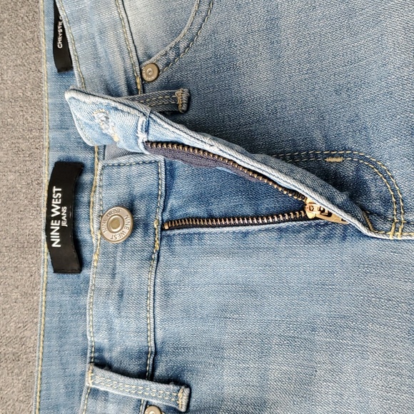 NINE WEST Floral Embroidered Hem Chrystie Capri Jeans SIZE: 4 - Picture 3 of 13